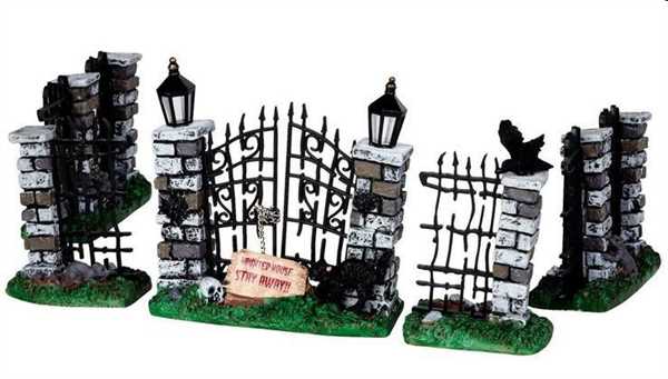 SPOOKY IRON GATE AND FENCE
