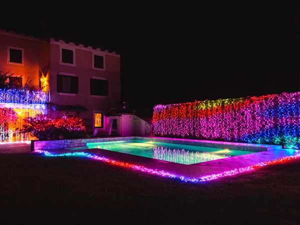 TWINKLY CLUSTER 400 LED RGB BLACK WIRE PLUG F-en