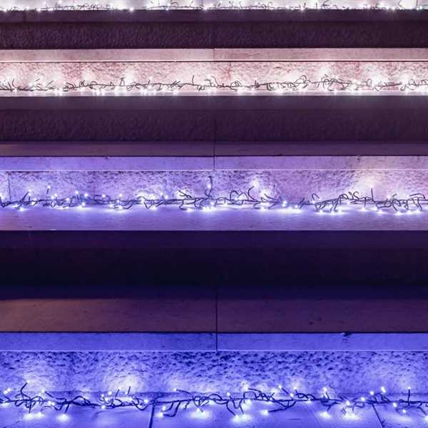 TWINKLY CLUSTER 400 LED RGB BLACK WIRE PLUG F-en