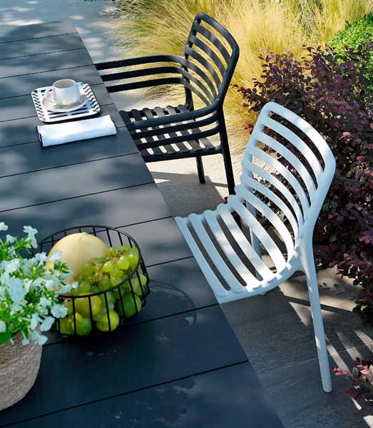 SEDIA CON BRACCIOLI IN POLIPROP. DOGA ANTRACITE CM.60X57X84