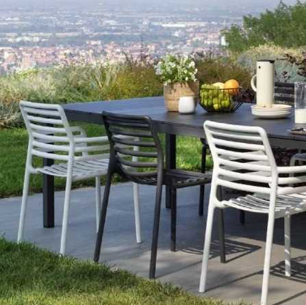 SEDIA CON BRACCIOLI IN POLIPROPILENE DOGA BIANCA CM.60X57X84