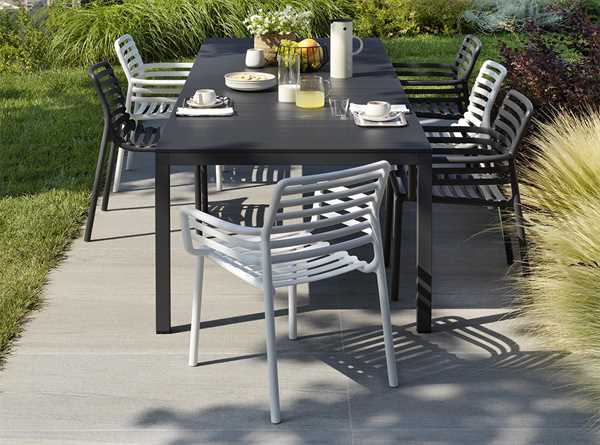 SEDIA CON BRACCIOLI IN POLIPROPILENE DOGA BIANCA CM.60X57X84