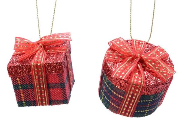 PENDENTE PACCO REGALO PLASTICA CM.4X4X4H SCOZZESE 2MOD. ASS.