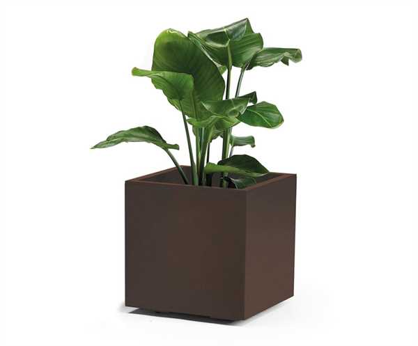 VASO CON RUOTE DA ESTERNO KEBE RUGGINE CM.40x40x40H