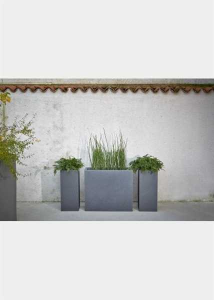 VASO DA ESTERNO QUADRATO KUBE HIGH SLIM NERO CM.25x25xH70