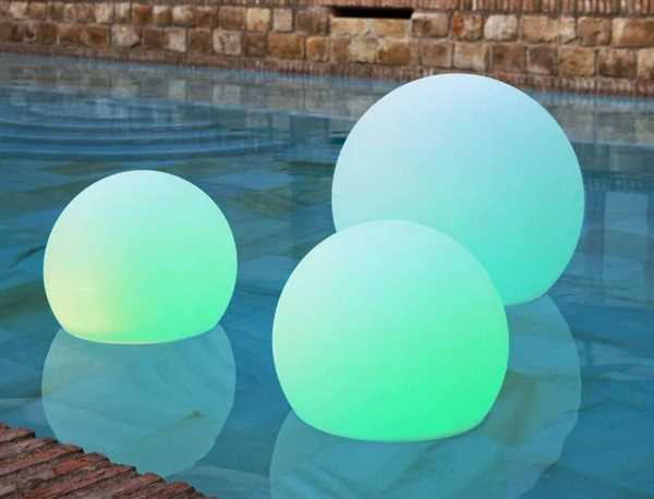 SFERA LUMINOSA GALLEGGIANTE BULY 30 RGB CM.Ø30XH26,5 USB+SOL